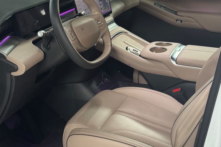 Used XPeng X9 2025 740 Ultra-Long Range Max Interior 2