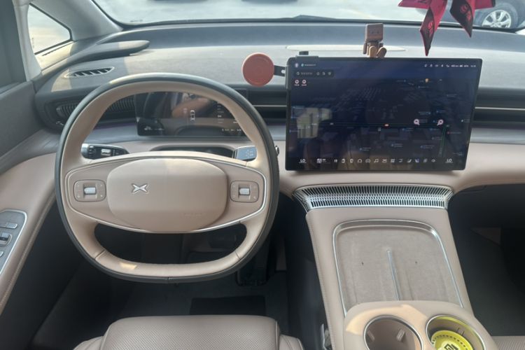 Used XPeng X9 2025 740 Ultra-Long Range Max Interior 2