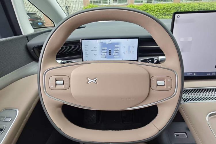 Used XPeng X9 2025 650 Long-Range Max Interior 2