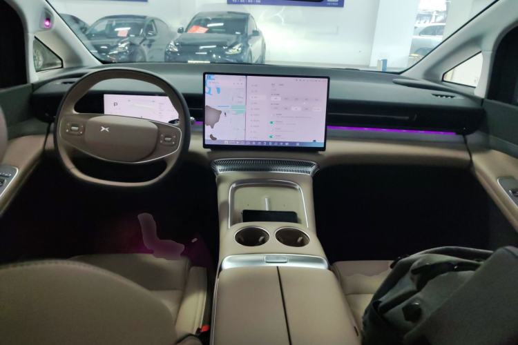 Used XPeng X9 2025 740 Ultra-Long Range Max Interior 2