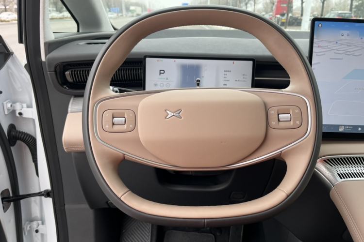 Used XPeng X9 2025 740 Ultra-Long Range Max Interior 2