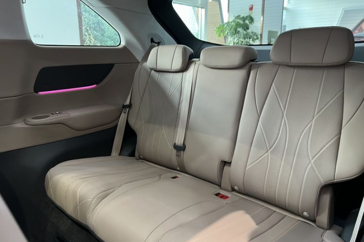 Used XPeng X9 2025 740 Ultra-Long Range Max Interior 2