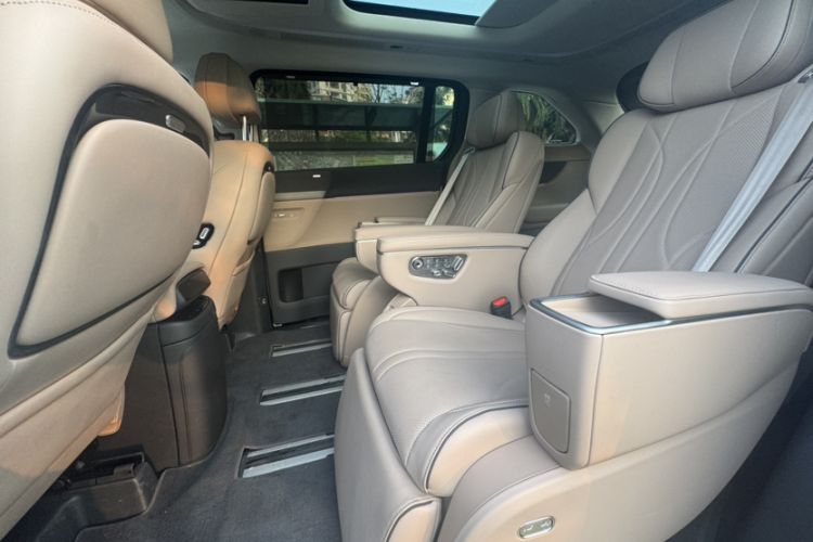 Used XPeng X9 2025 740 Ultra-Long Range Max Interior 3