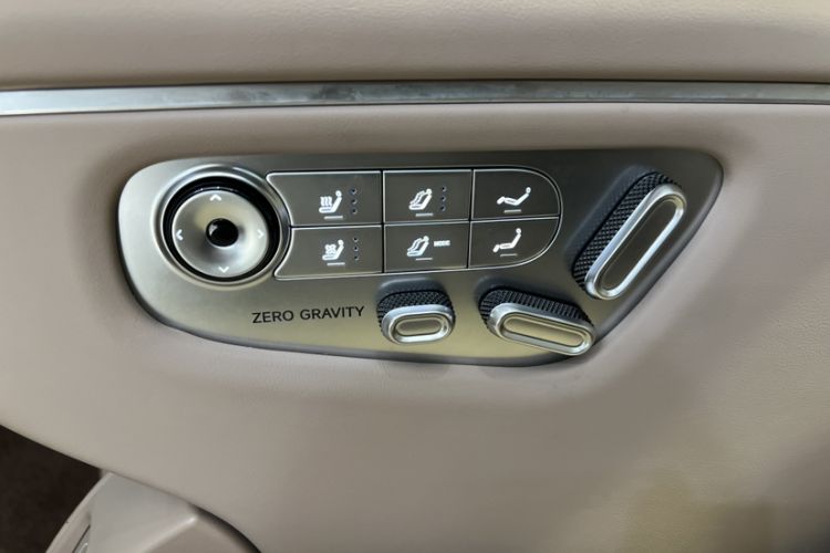 Used XPeng X9 2025 740 Ultra-Long Range Max Interior 3
