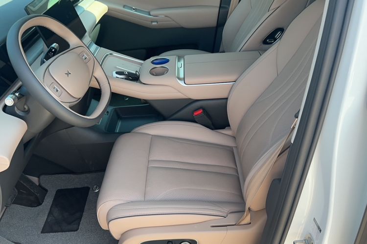 Used XPeng X9 2025 740 Ultra-Long Range Max Interior 4