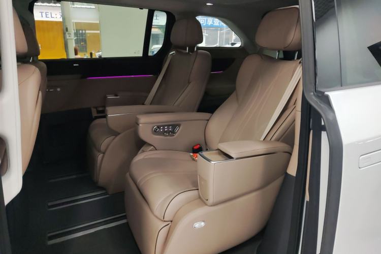 Used XPeng X9 2025 740 Ultra-Long Range Max Interior 4