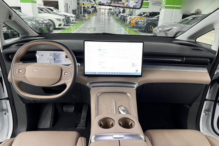 Used XPeng X9 2025 740 Ultra-Long Range Max Interior 4