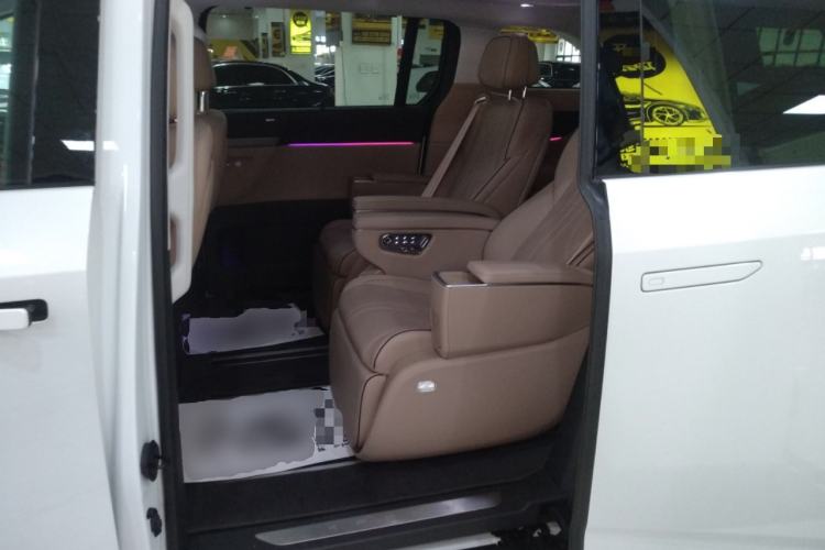 Used XPeng X9  Interior 4