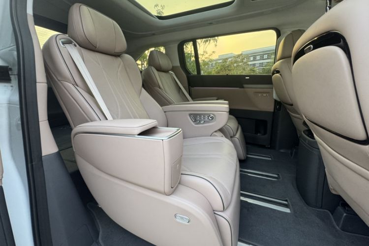 Used XPeng X9 2025 740 Ultra-Long Range Max Interior 4