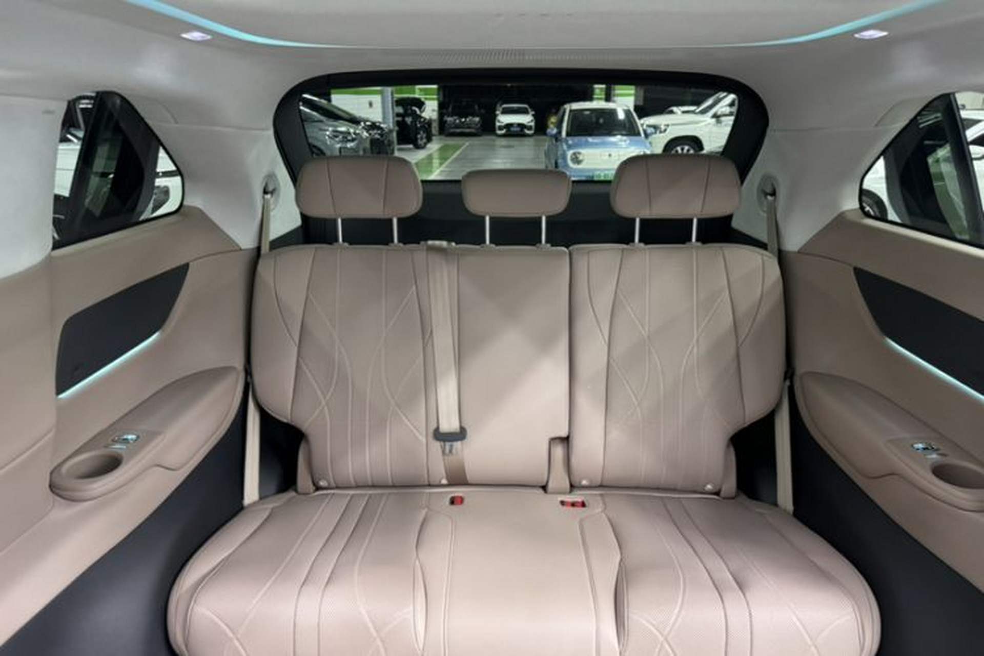 Used XPeng X9 2025 740 Ultra-Long Range Max Interior 4