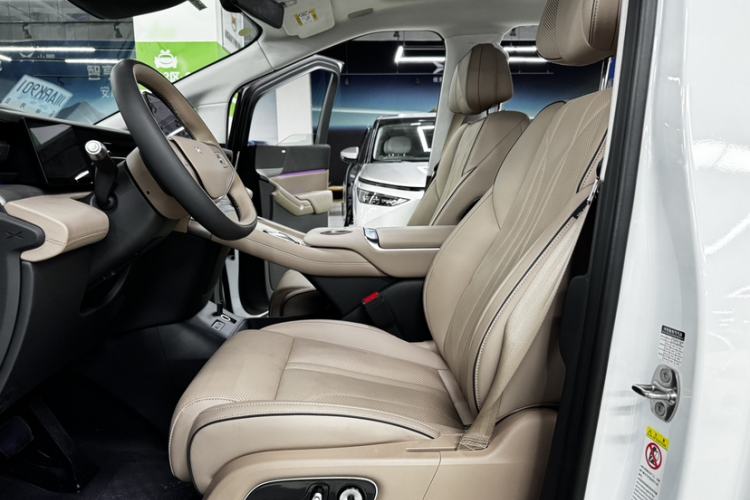 Used XPeng X9 2025 740 Ultra-Long Range Max Interior 5