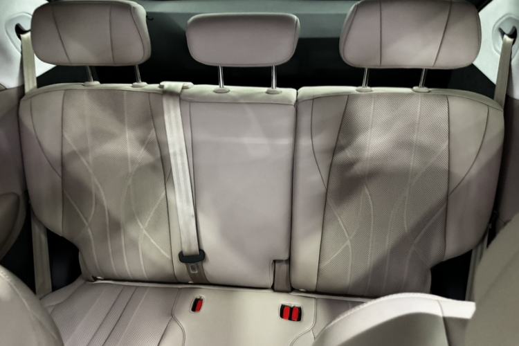 Used XPeng X9 2025 740 Ultra-Long Range Max Interior 6