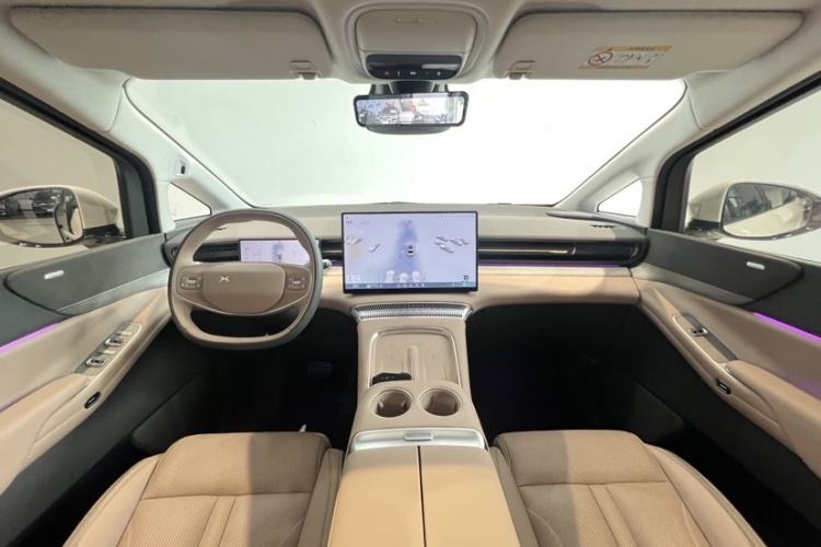 Used XPeng X9 2025 740 Ultra-Long Range Max Interior 6