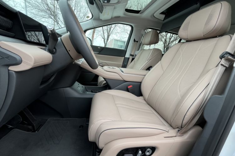 Used XPeng X9 2025 740 Ultra-Long Range Max Interior 7