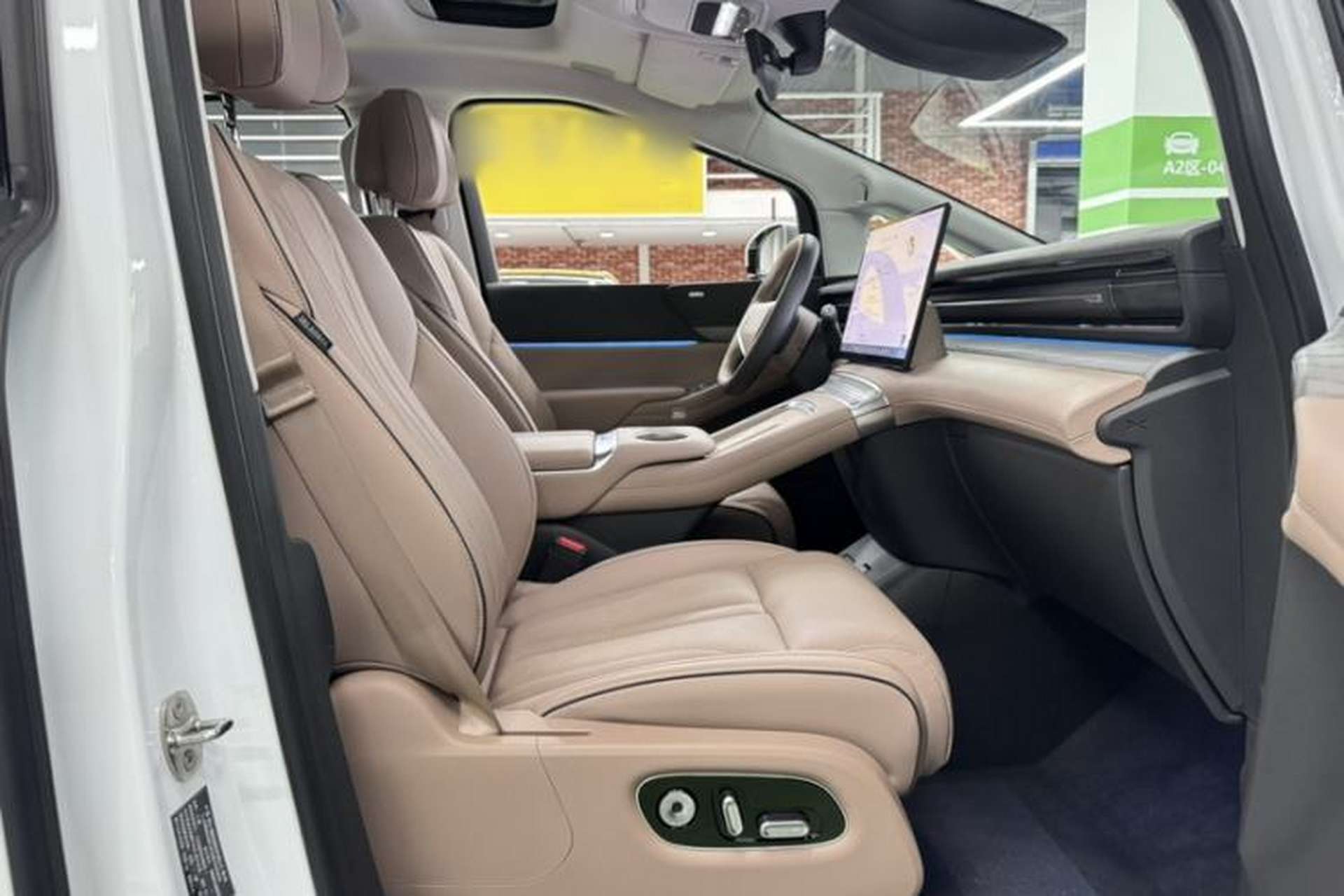 Used XPeng X9 2025 740 Ultra-Long Range Max Interior 7