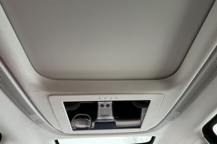 Used XPeng X9 2025 740 Ultra-Long Range Max Interior 8