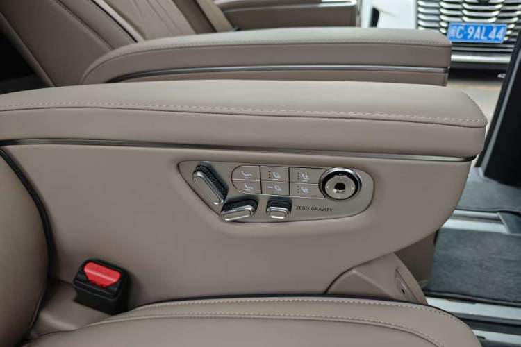 Used XPeng X9 2025 650 Long-Range Max Interior 9