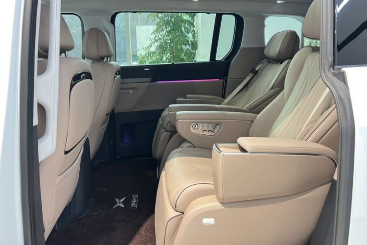 Used XPeng X9 2025 740 Ultra-Long Range Max Interior 9