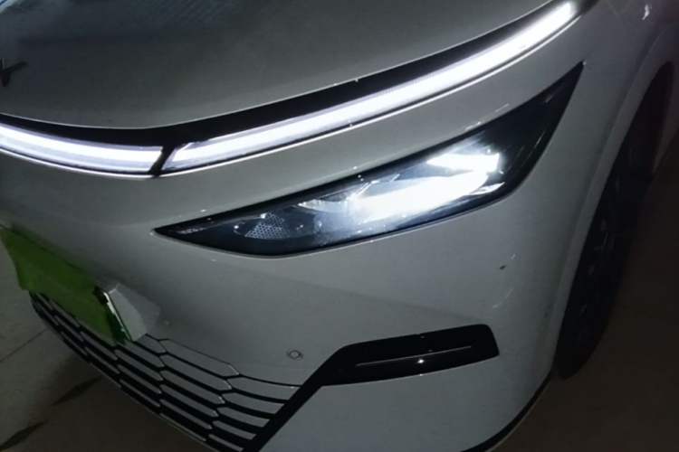 Used XPeng X9 2025 740 Ultra-Long Range Max Left Front Headlight