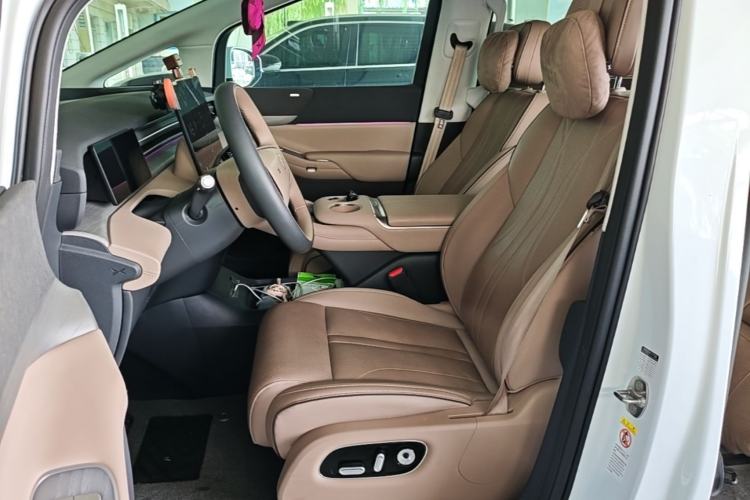 Used XPeng X9 2025 740 Ultra-Long Range Max Left Front Seat