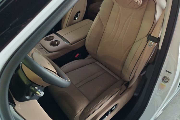 Used XPeng X9 2025 740 Ultra-Long Range Max Left Front Seat