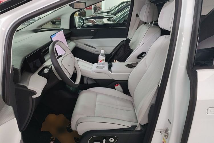 Used XPeng X9 2025 650 Long-Range Max Left Front Seat