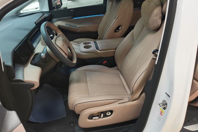 Used XPeng X9 2025 740 Ultra-Long Range Max Left Front Seat