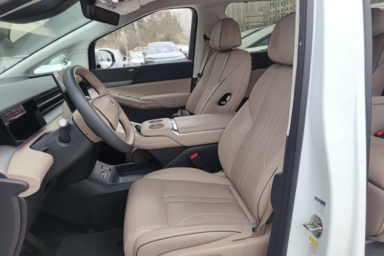 Used XPeng X9 2025 740 Ultra-Long Range Max Left Front Seat