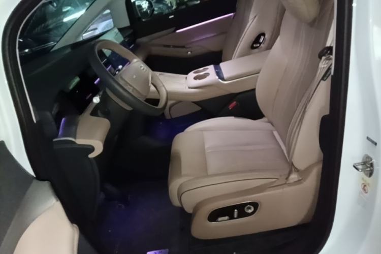 Used XPeng X9 2025 740 Ultra-Long Range Max Left Front Seat