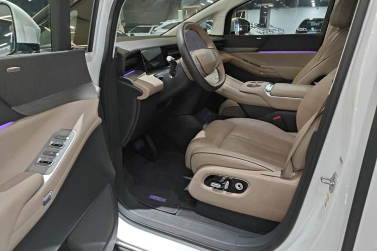 Used XPeng X9 2025 740 Ultra-Long Range Max Left Front Seat