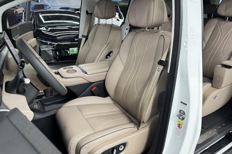 Used XPeng X9 2025 740 Ultra-Long Range Max Left Front Seat