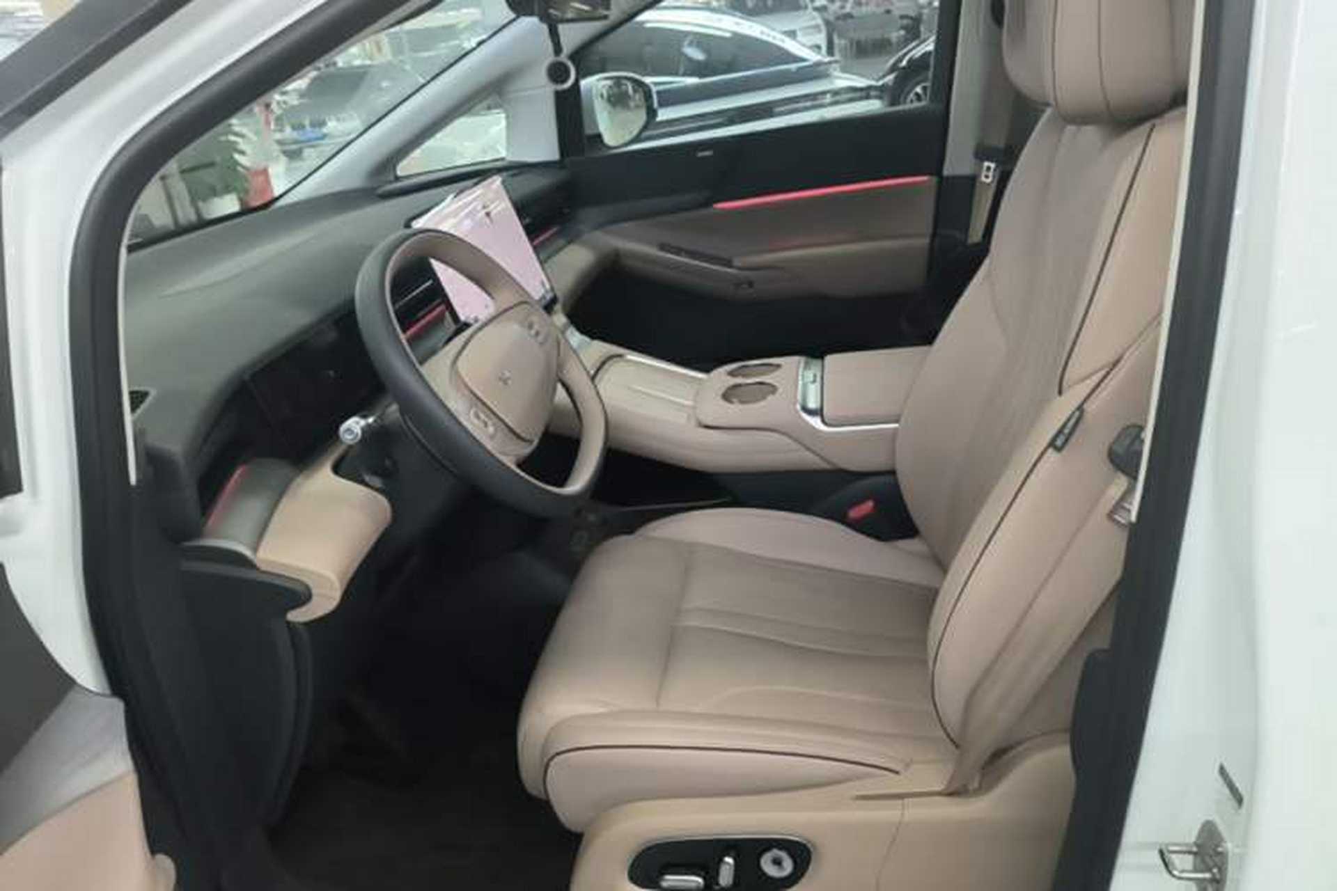 Used XPeng X9 2025 740 Ultra-Long Range Max Left Front Seat