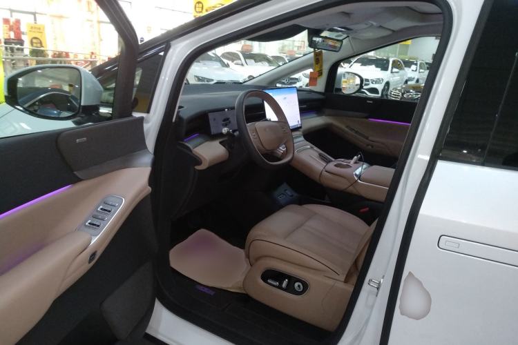 Used XPeng X9  Left Front Seat