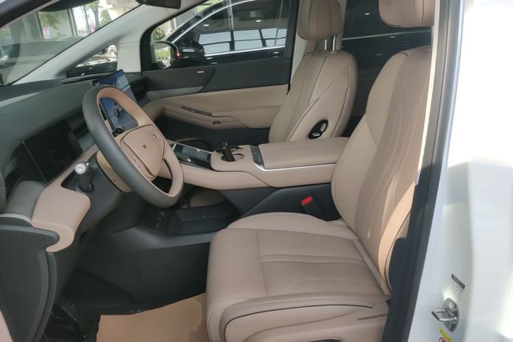 Used XPeng X9 2025 740 Ultra-Long Range Max Left Front Seat