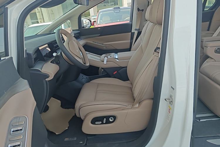 Used XPeng X9 2025 740 Ultra-Long Range Max Left Front Seat