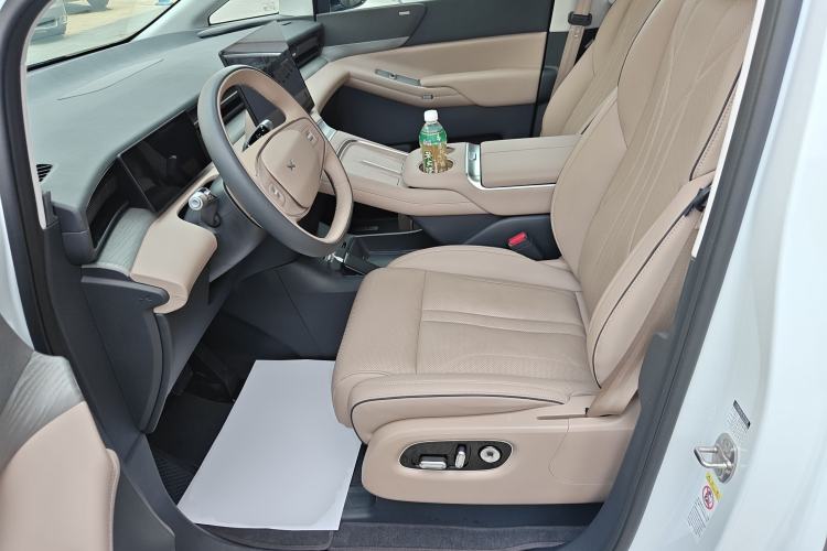 Used XPeng X9 2025 740 Ultra-Long Range Max Left Front Seat