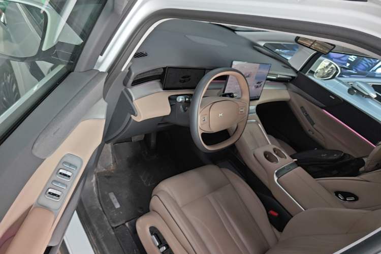Used XPeng X9 2025 740 Ultra-Long Range Max Left Front Seat