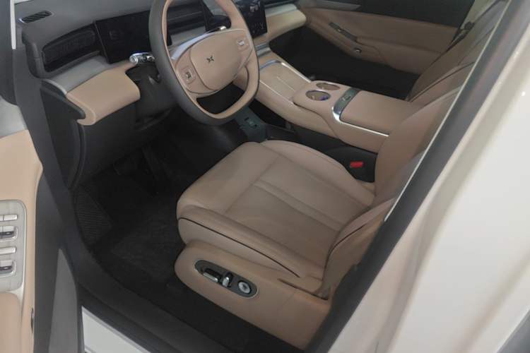 Used XPeng X9 2025 740 Ultra-Long Range Max Left Front Seat