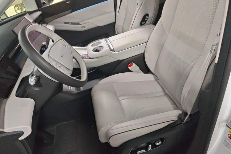 Used XPeng X9 2025 650 Long-Range Max Left Front Seat