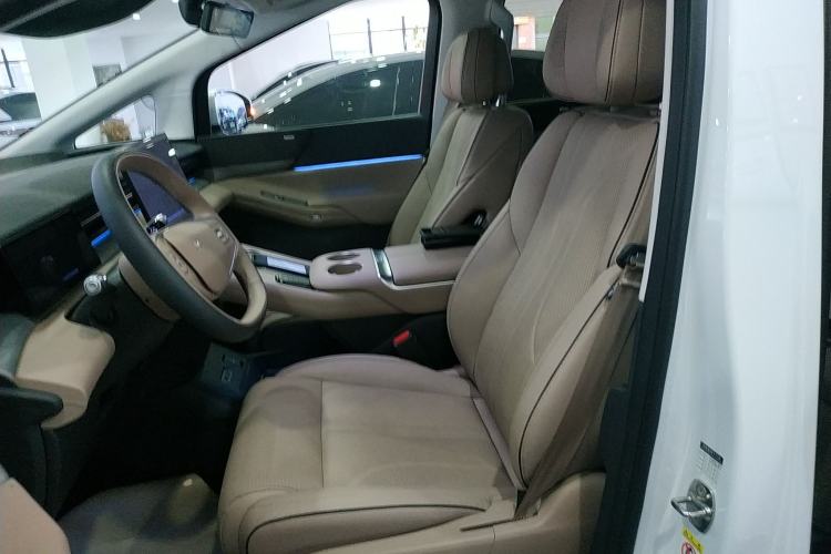 Used XPeng X9 2025 740 Ultra-Long Range Max Left Front Seat