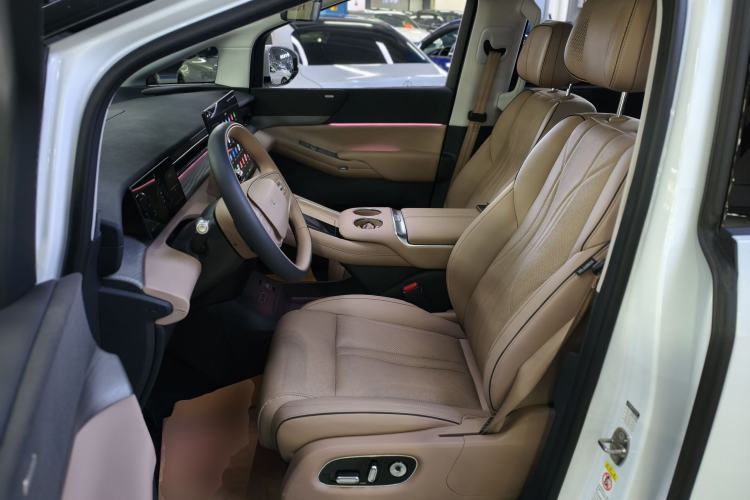 Used XPeng X9 2025 740 Ultra-Long Range Max Left Front Seat