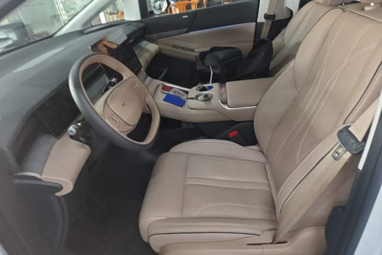 Used XPeng X9 2025 740 Ultra-Long Range Max Left Front Seat