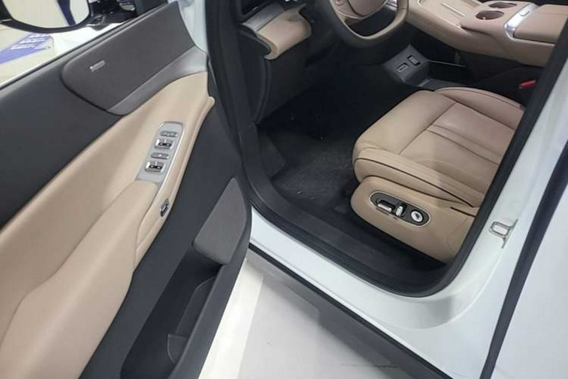 Used XPeng X9 2025 740 Ultra-Long Range Max Left Front Seat