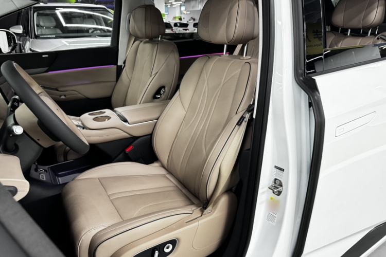 Used XPeng X9 2025 740 Ultra-Long Range Max Left Front Seat