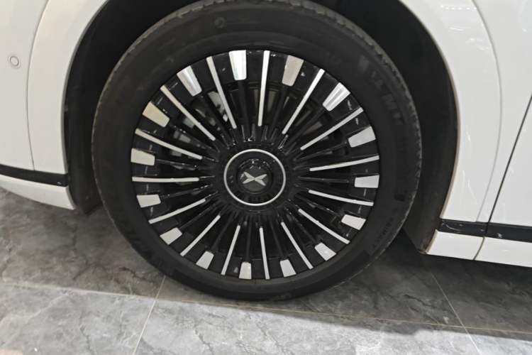 Used XPeng X9 2025 740 Ultra-Long Range Max Left Front Wheel Hub