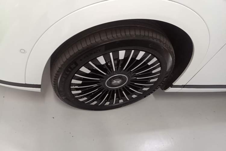 Used XPeng X9 2025 740 Ultra-Long Range Max Left Front Wheel Hub