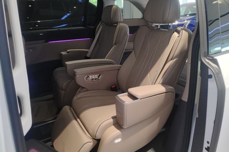 Used XPeng X9 2025 740 Ultra-Long Range Max Left Rear Seat