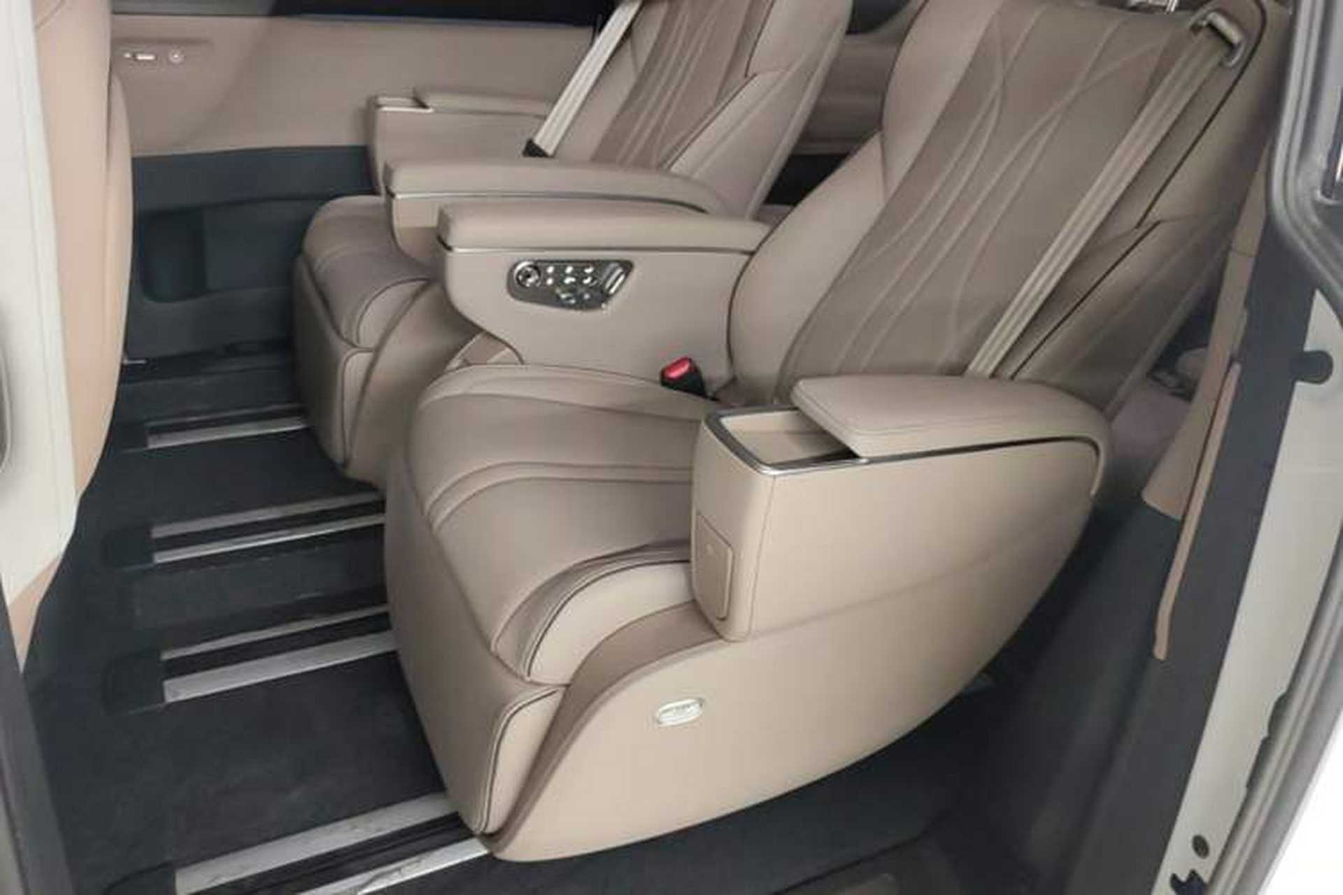 Used XPeng X9 2025 740 Ultra-Long Range Max Left Rear Seat