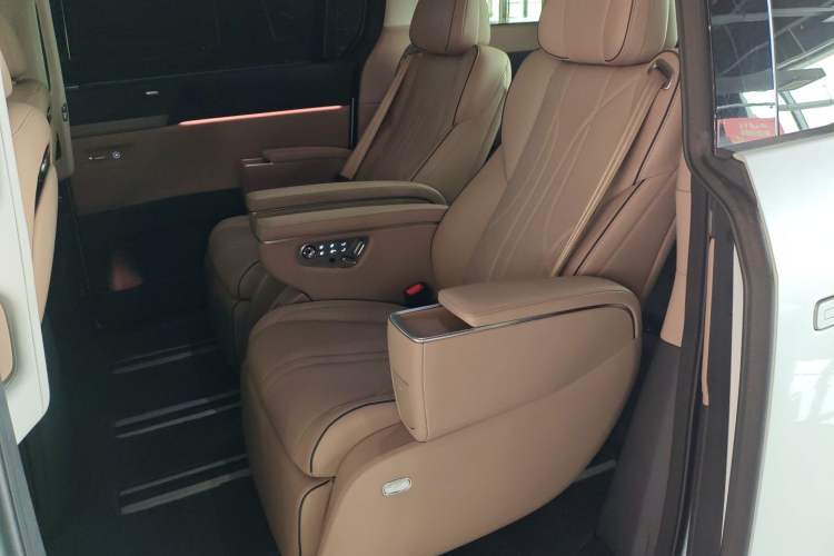 Used XPeng X9 2025 740 Ultra-Long Range Max Left Rear Seat