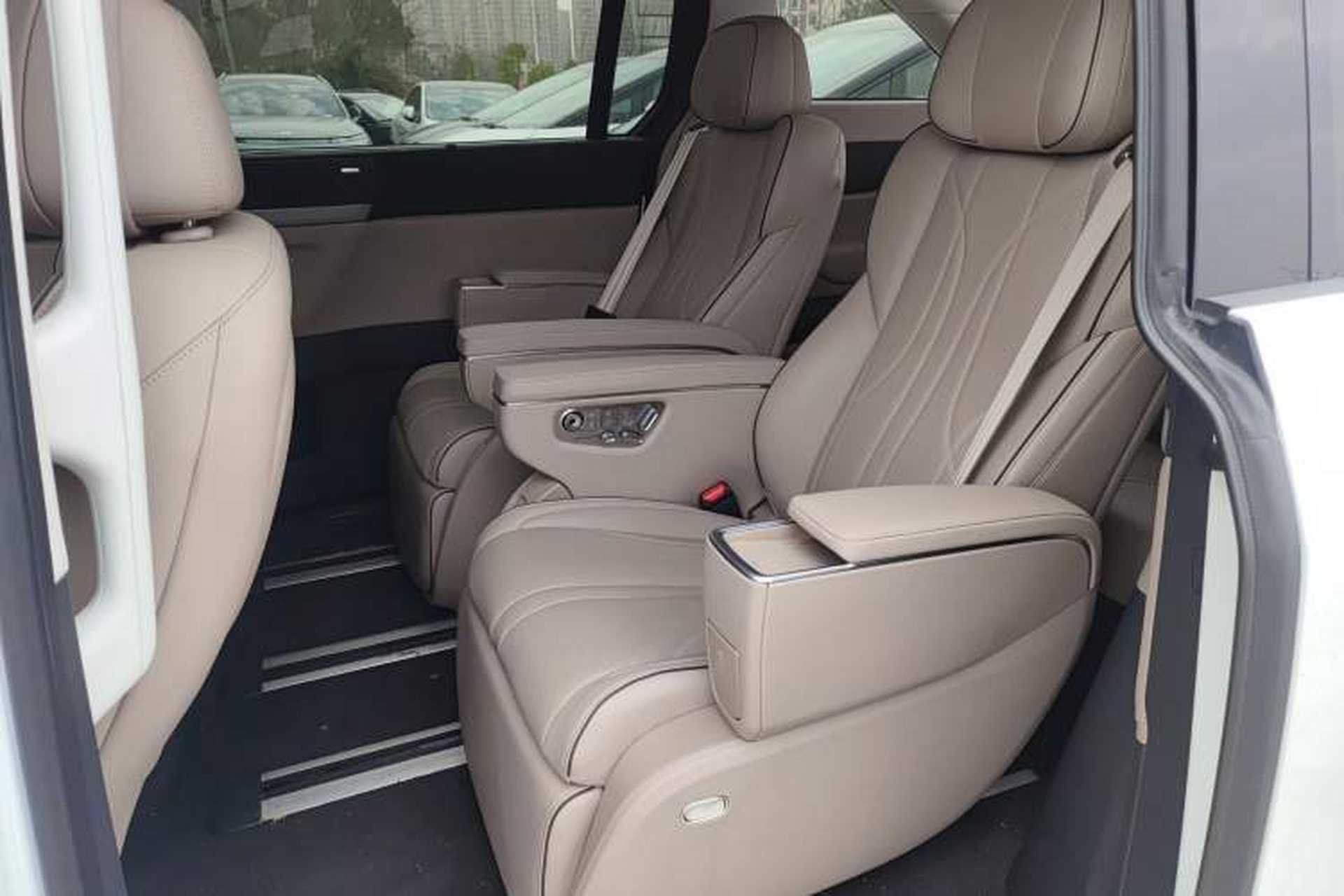 Used XPeng X9 2025 740 Ultra-Long Range Max Left Rear Seat